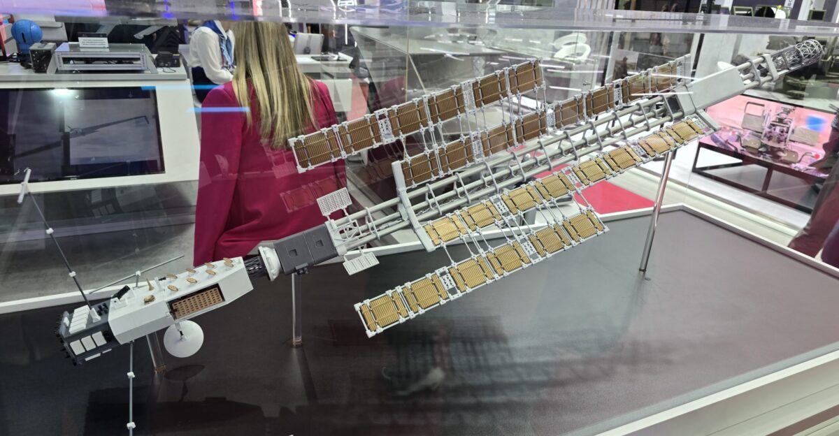 Zeus nuclear space tug